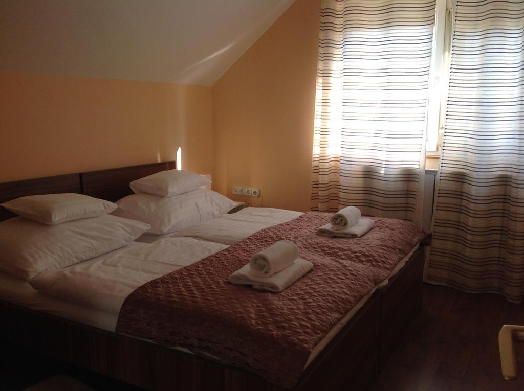 Attila Apartmanhaz Hotell Hévíz Rom bilde