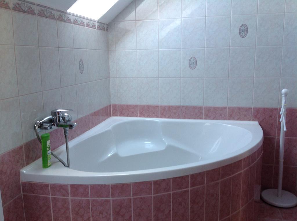 Attila Apartmanhaz Hotell Hévíz Rom bilde