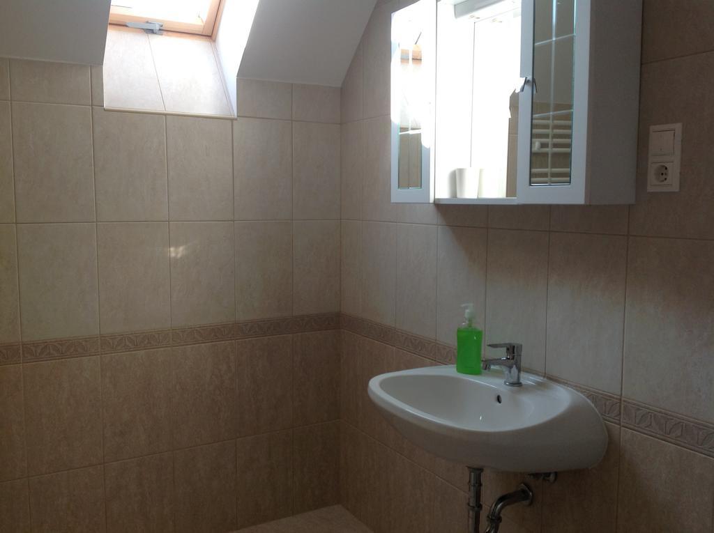 Attila Apartmanhaz Hotell Hévíz Rom bilde