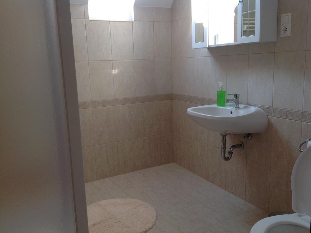 Attila Apartmanhaz Hotell Hévíz Rom bilde