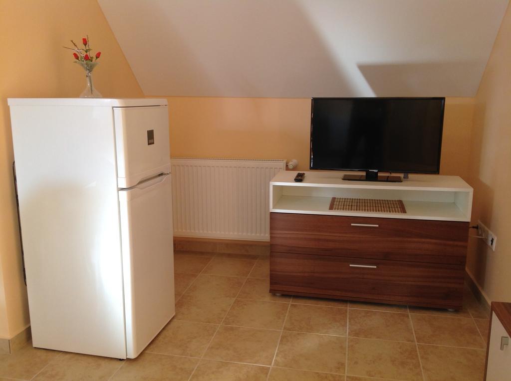 Attila Apartmanhaz Hotell Hévíz Rom bilde