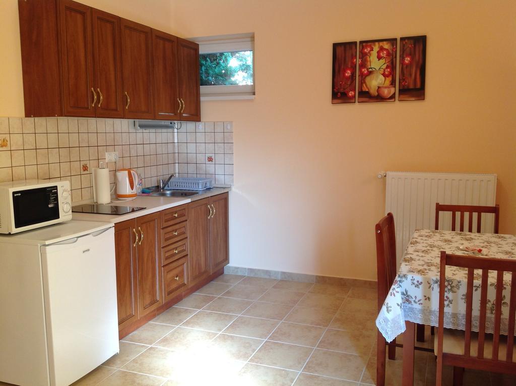 Attila Apartmanhaz Hotell Hévíz Rom bilde