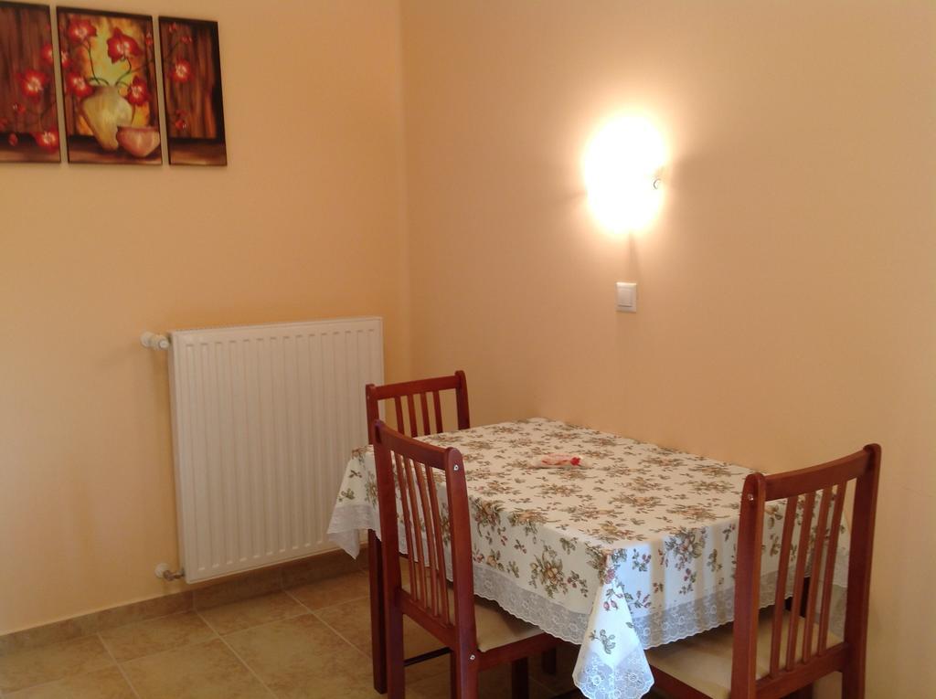 Attila Apartmanhaz Hotell Hévíz Rom bilde