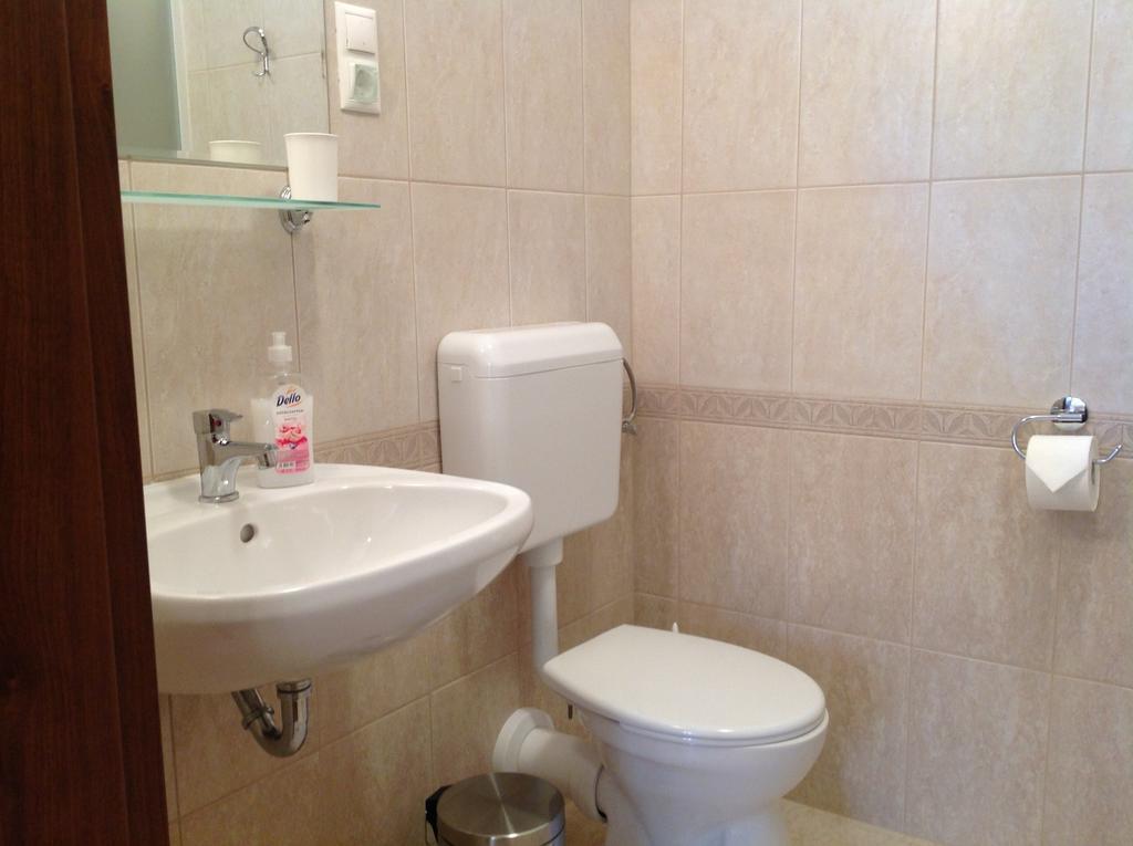 Attila Apartmanhaz Hotell Hévíz Rom bilde